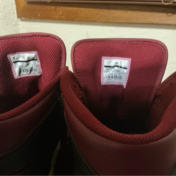 Nike Air Jordan 1 Mid “Reverse Banned” Sneakers Men’s 9 - Picture 5 of 6